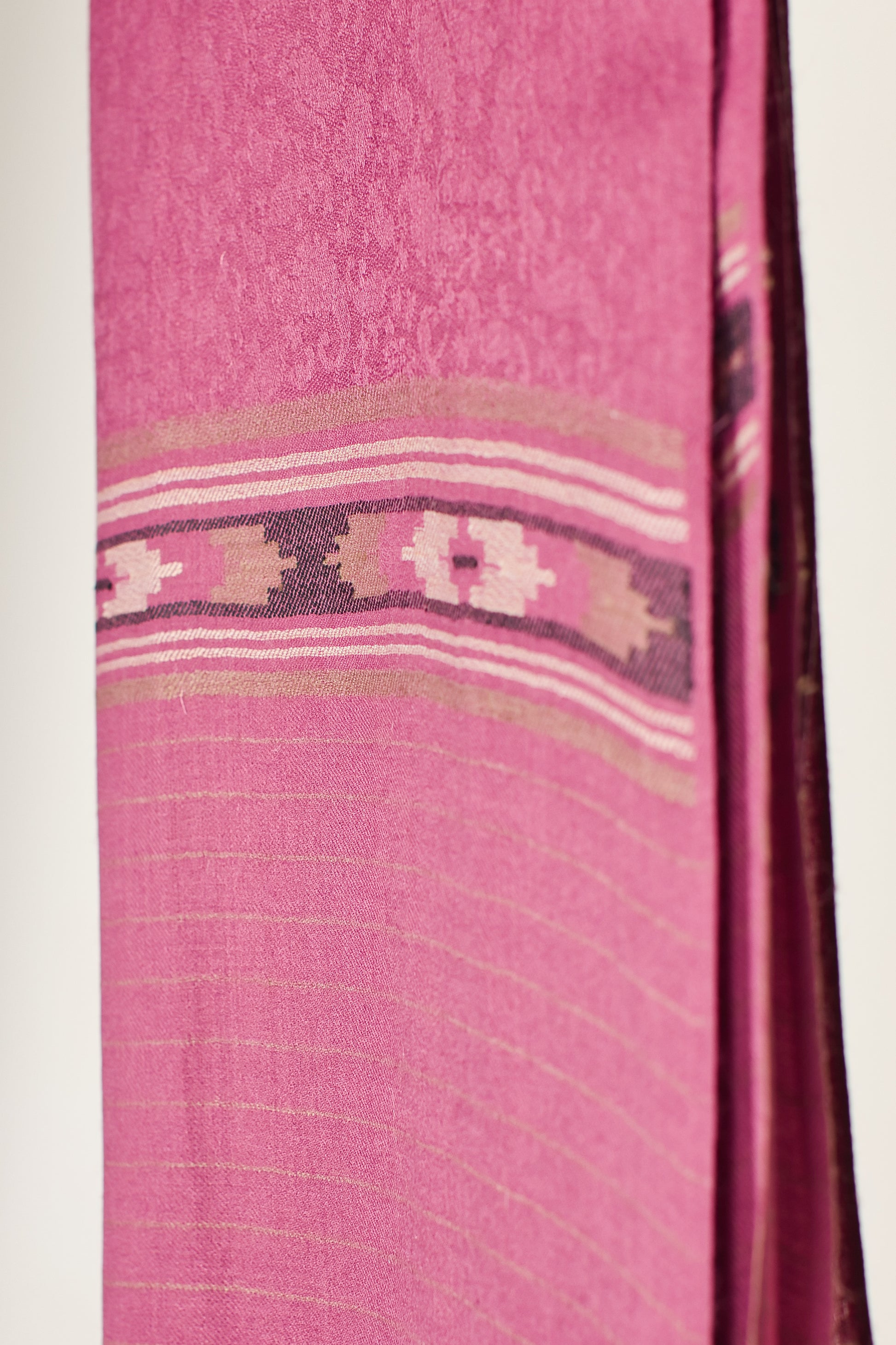 Women's Cashmere Pashmina Wrap with Aztec Weave in Peel Lilac